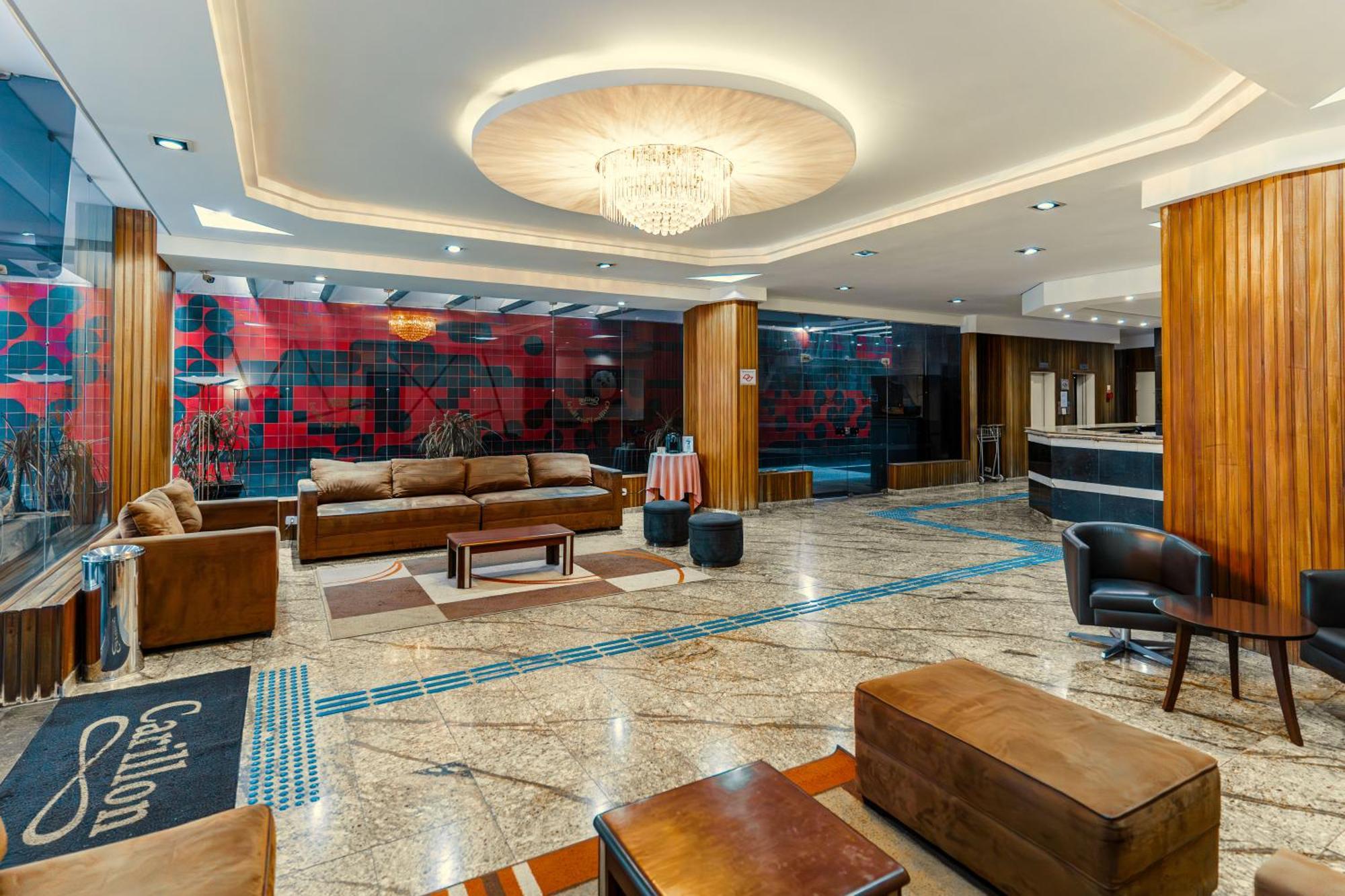 Carillon Plaza Hotel — Foto’s 1